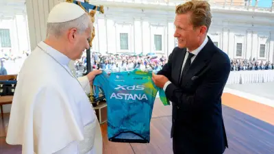 Папа Римский теперь знает о велокоманде XDS Astana Team