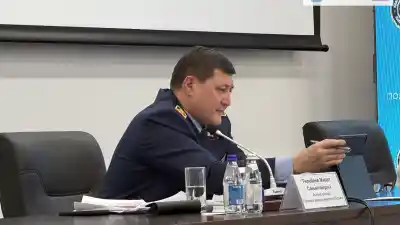 «Снимают деньги и отдают»: о чем глава полиции Астаны говорил с горожанами   