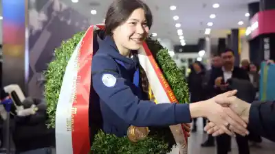 "Золотая" Кристина Шумекова вернулась домой