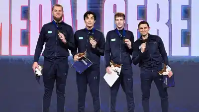 Глава государства поздравил шпажистов с чемпионским титулом