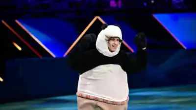 Джеки Чан вынес для Шайдорова плюшевых панд