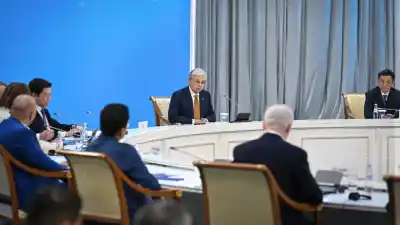 Президент Казахстана провел заседание Совета по развитию ИИ