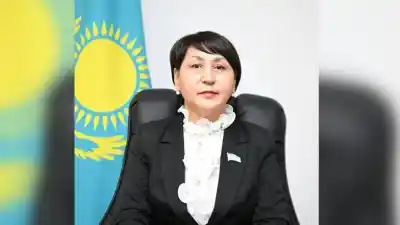 Депутат Гульнар Тойлыбаева принесла присягу в Курылтае