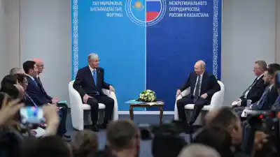 Президент Казахстана предложил "заморозить конфликт в Украине"