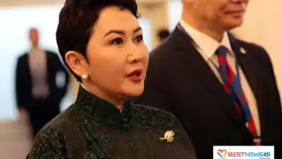 Глава МИД Монголии была в центре внимания журналистов 