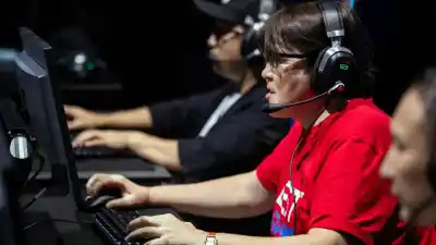 «Меня "убили" на второй минуте». Главред Bestnews.kz Жанар Сердалина сыграла в необычном матче на Games of the Future 2026