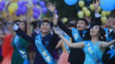 Никаких артистов и аниматоров. Как пройдут выпускные вечера в школах