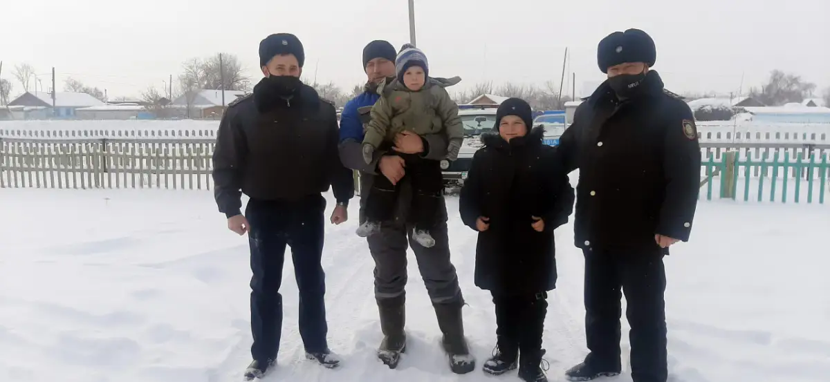 Трехлетнего ребенка спасли от бродячих собак в ВКО