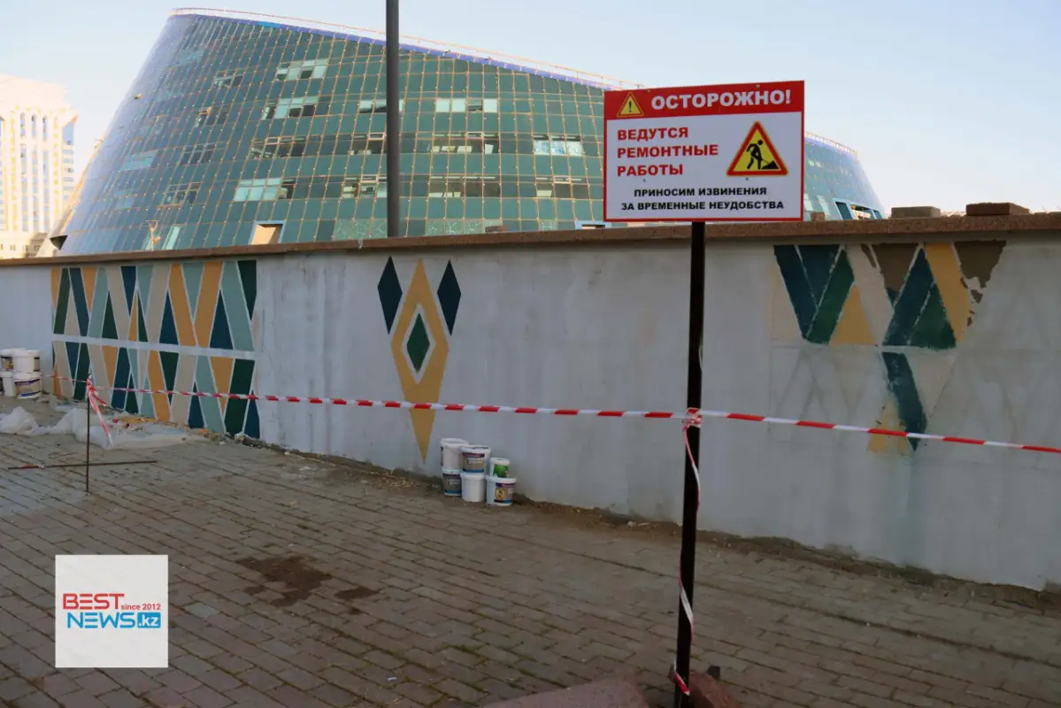 В Нур-Султане на площади меняют плиты на штукатурку – фото, видео