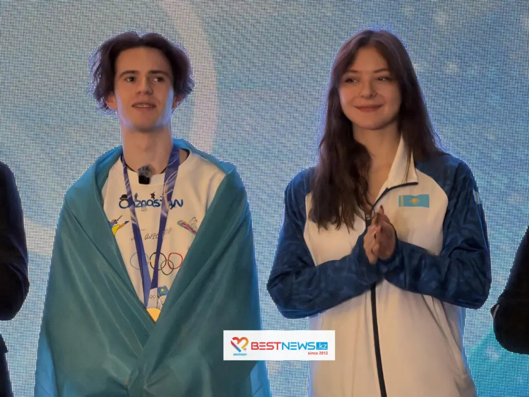 Михаила Шайдорова и Софью Самоделкину встретили в Астане и сделали им дорогие подарки