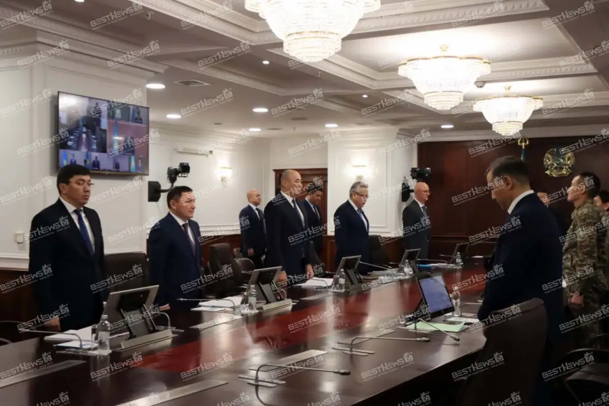 Заседание Правительства Казахстана началось с минуты молчания в память по погибшим щахтерам в Караганде