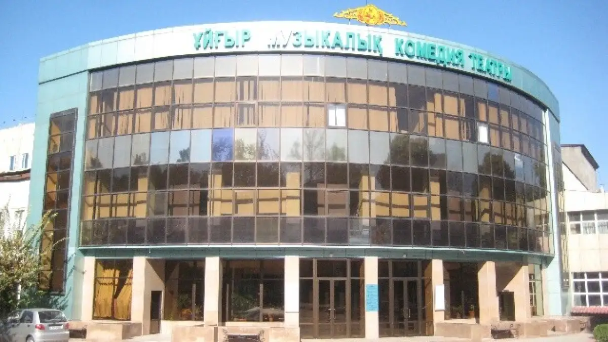 Президент поручил провести фестиваль национальных театров