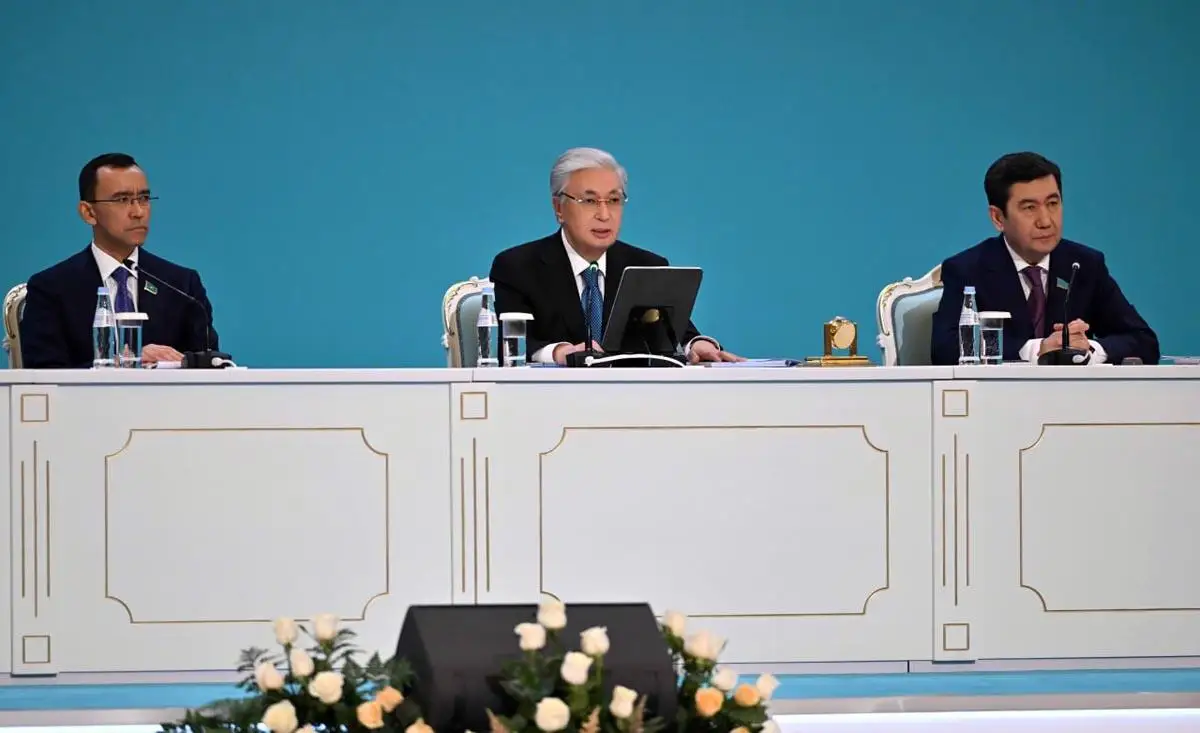 «Ныне действующую Конституцию нельзя подвергать критике» - Президент