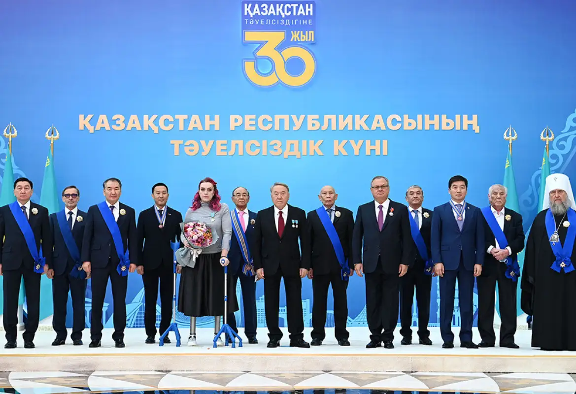 Нурсултан Назарбаев вручил госнаграды группе казахстанцев