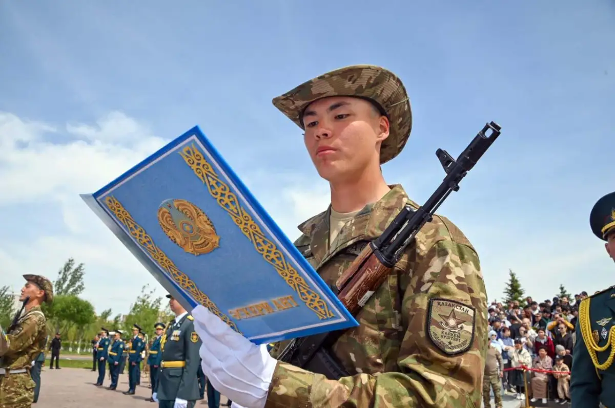 В Казахстане свыше 4000 молодых солдат принесли военную присягу