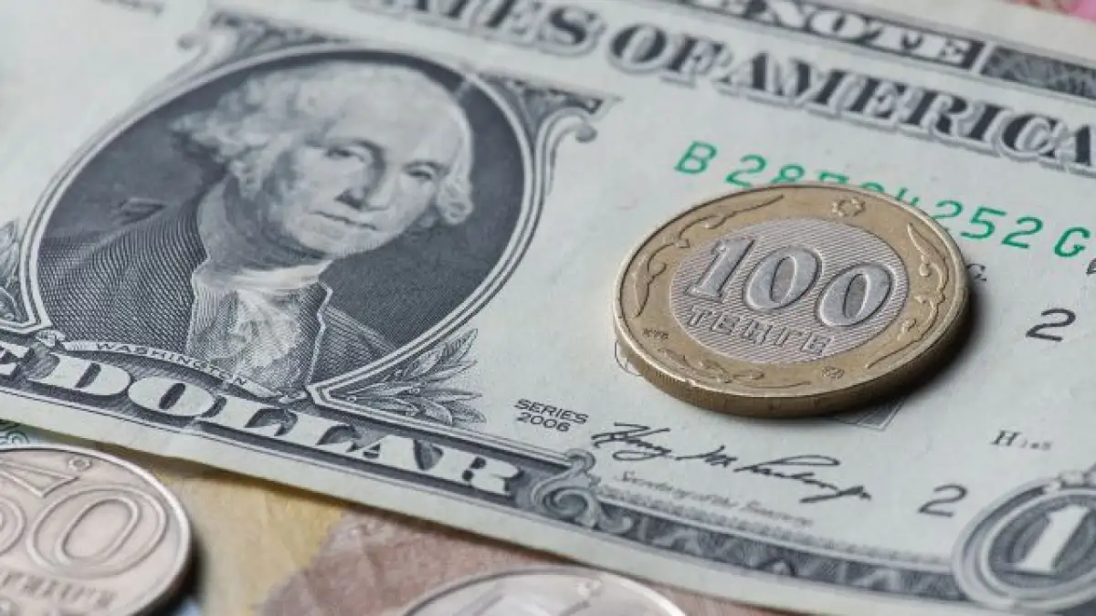 Доллар открыл торги на отметке 403 тенге