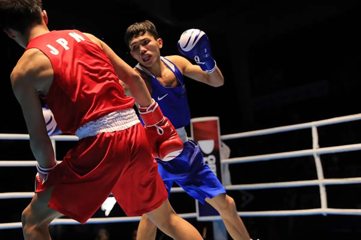 У Бибосынова – серебро: девять медалей завоевали боксеры Казахстана на ЧА 