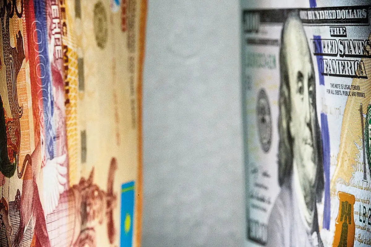 Курс доллара составил 434,02 тенге