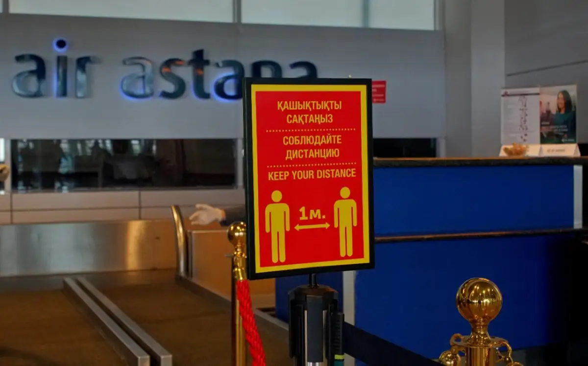 В Нур-Султане 104 пассажира отправили в стационар, 1 иностранца депортировали