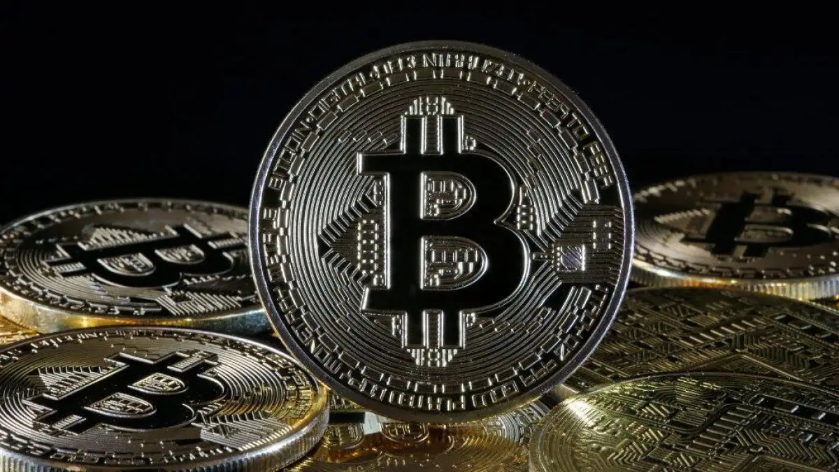 Криптобиржа Binance заморозила все транзакции
