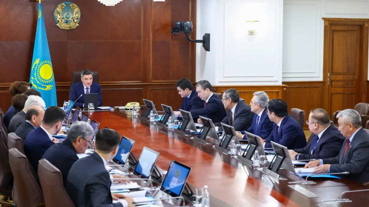 Премьер поручил бороться с фейками про новую Конституцию