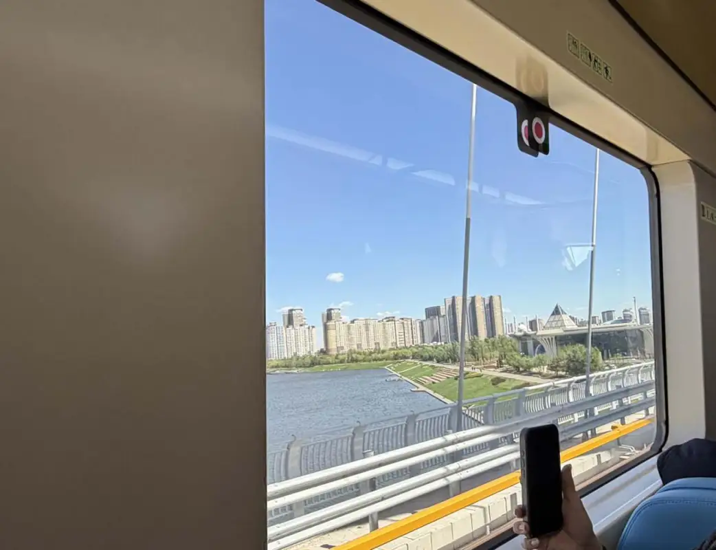 В вагонах LRT будут дежурить специальные сотрудники