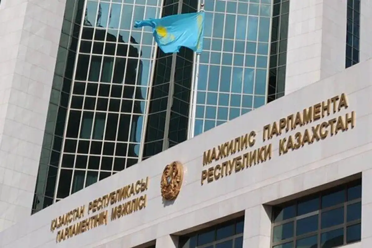 В повестку пленарного заседания Мажилиса включено 15 вопросов