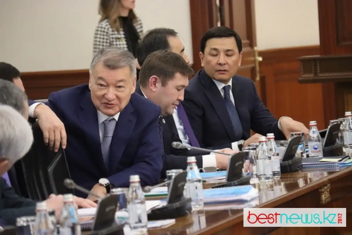 Чиновники будут чаще встречаться с казахстанцами – Смаилов