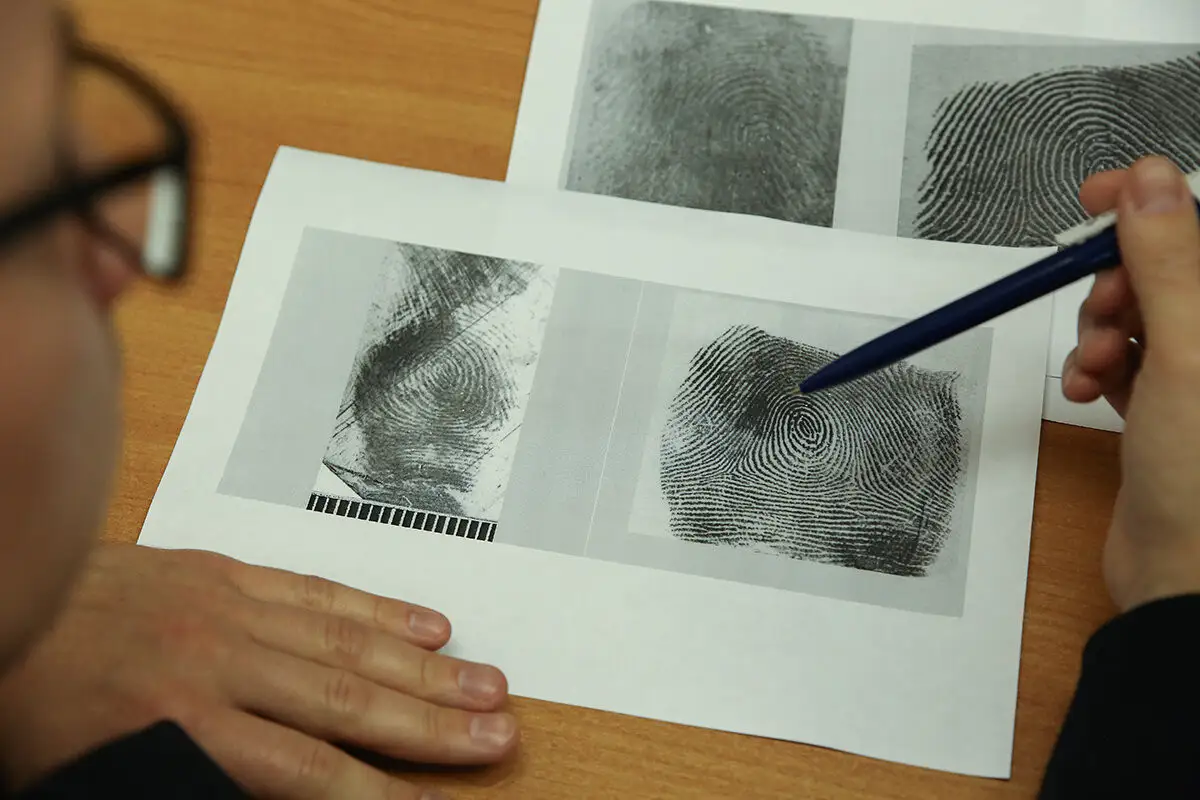 В Нур-Султане полицейские вычислили грабителя по мусору в урне