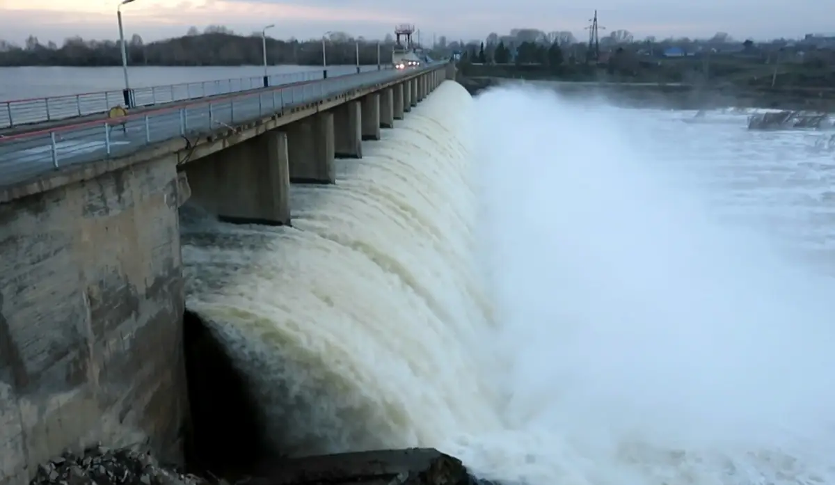 На водохранилищах Казахстана продолжается сброс воды