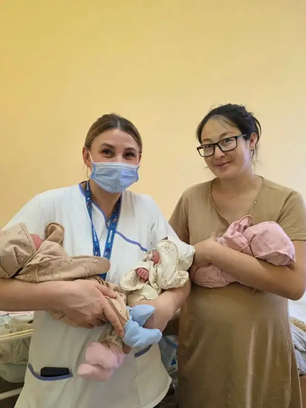 "Все были в шоке": жительница Костанайской области родила тройняшек