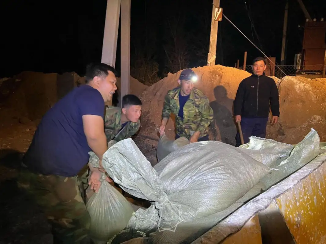 Вода в Жайыке возле Уральска поднялась на 8 см