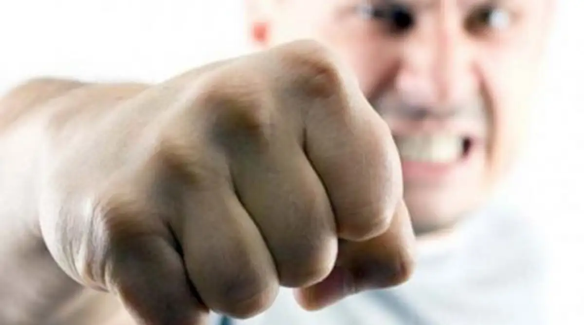 Астанчанину сломали челюсть за негативные слова о девушке