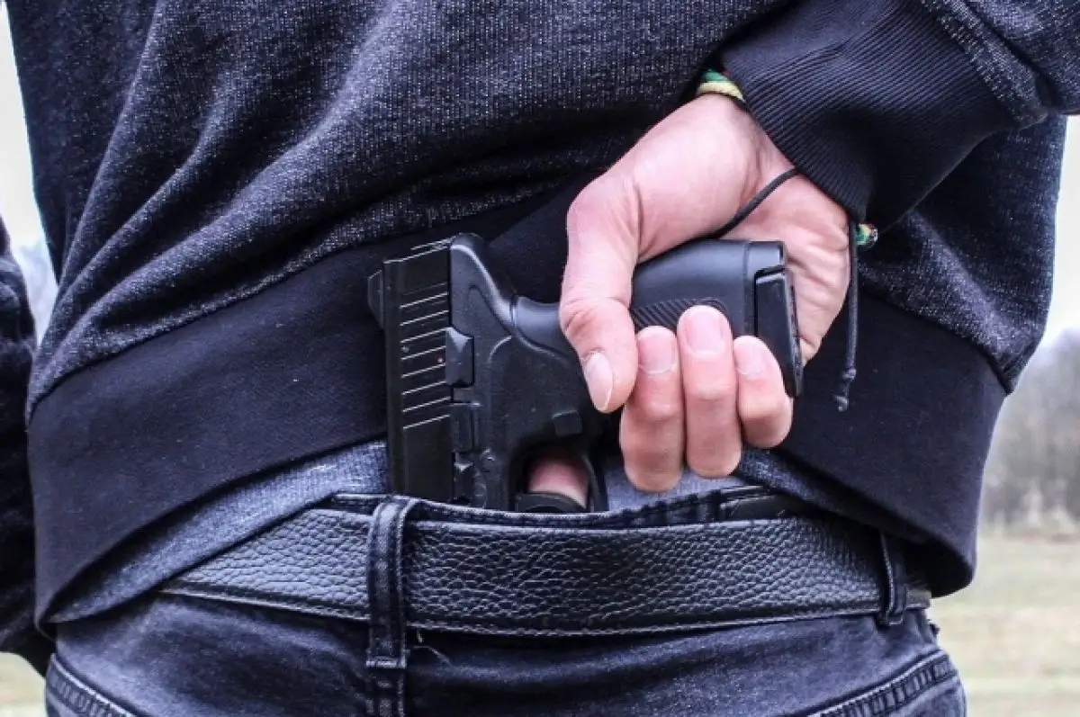 В Экибастузе у семейного абьюзера обнаружили пистолеты и нож