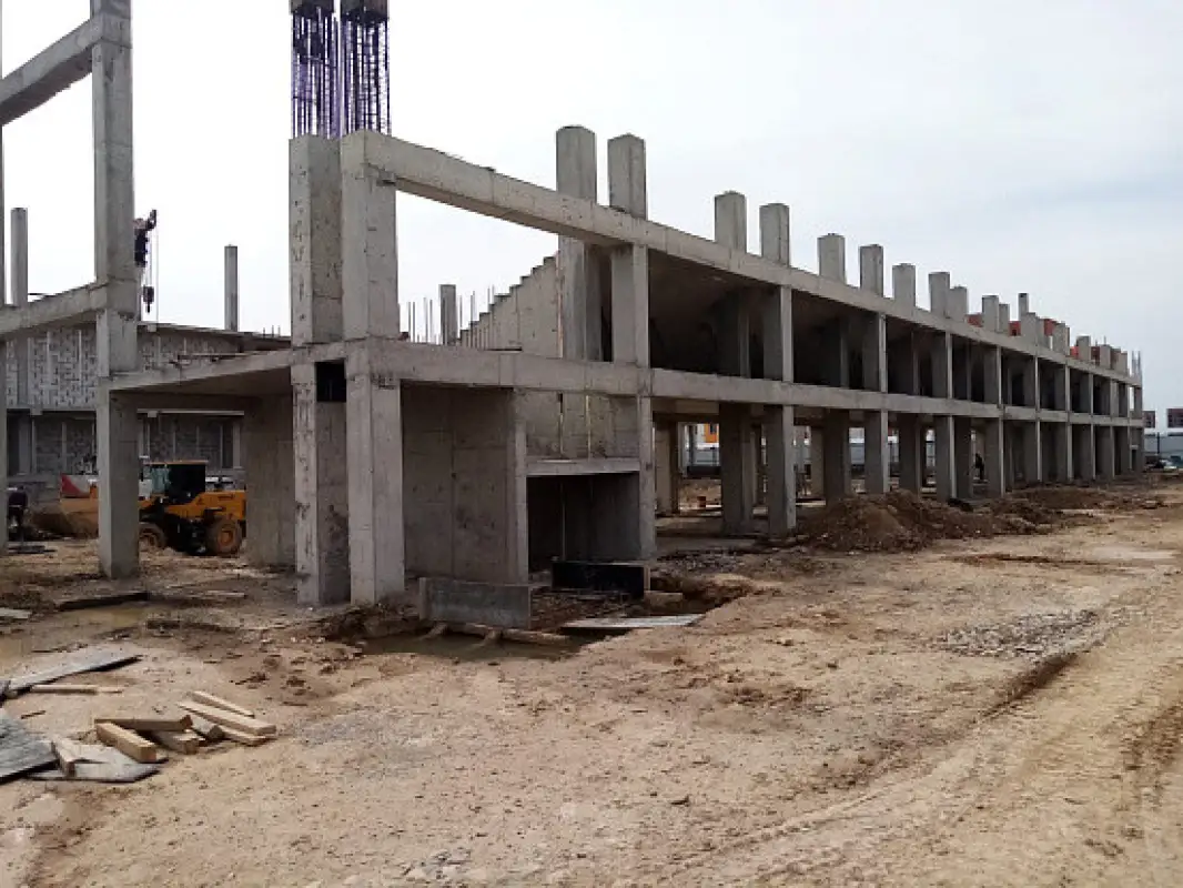 В солнечном Туркестане строят ледовую арену – фото