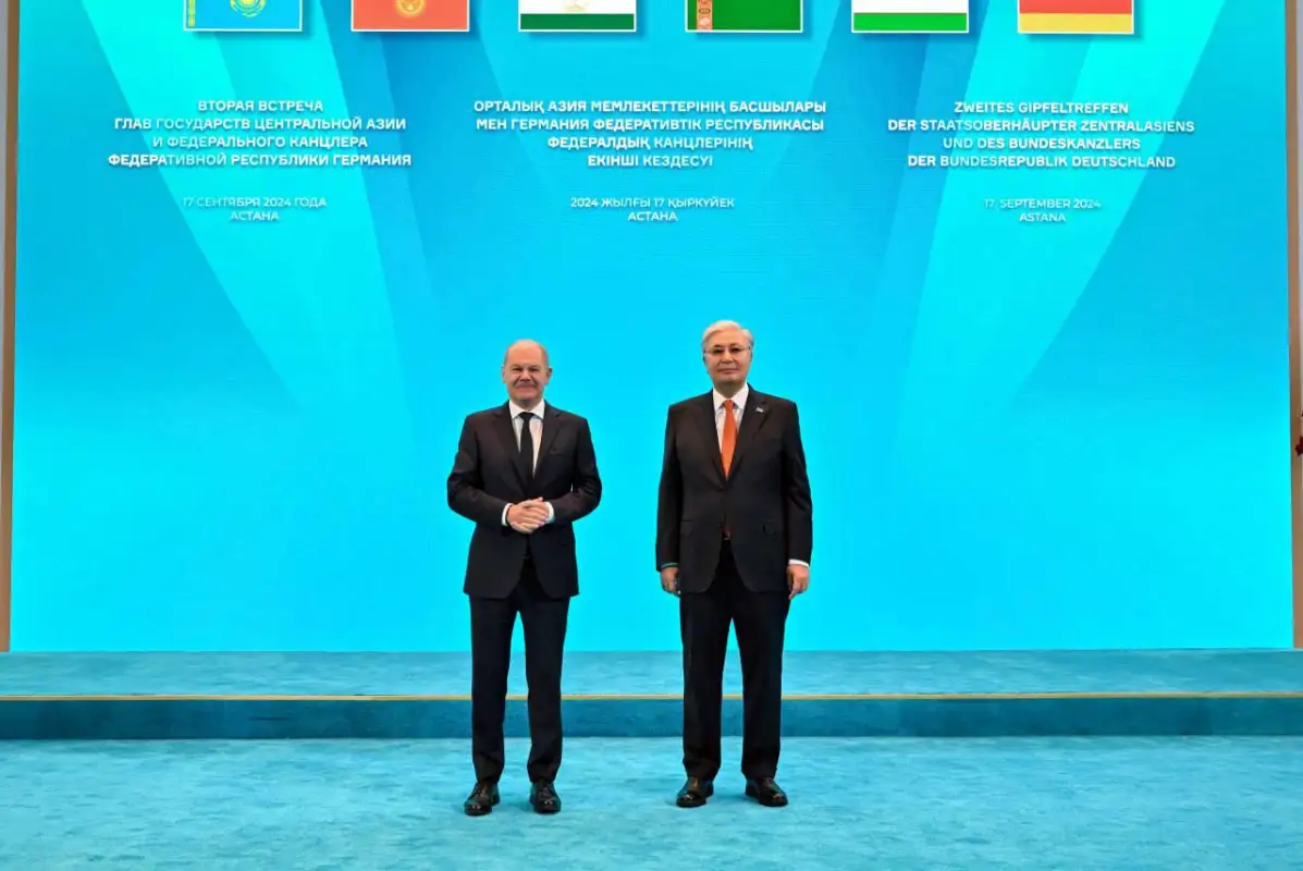 Во Дворец Независимости прибыли канцлер ФРГ, президенты Узбекистана, Кыргызстана, Таджикистана и Туркменистана