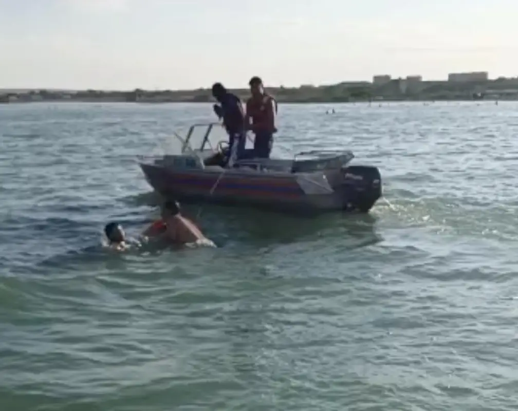 МЧС показало спасение тонувшего мужчины – видео