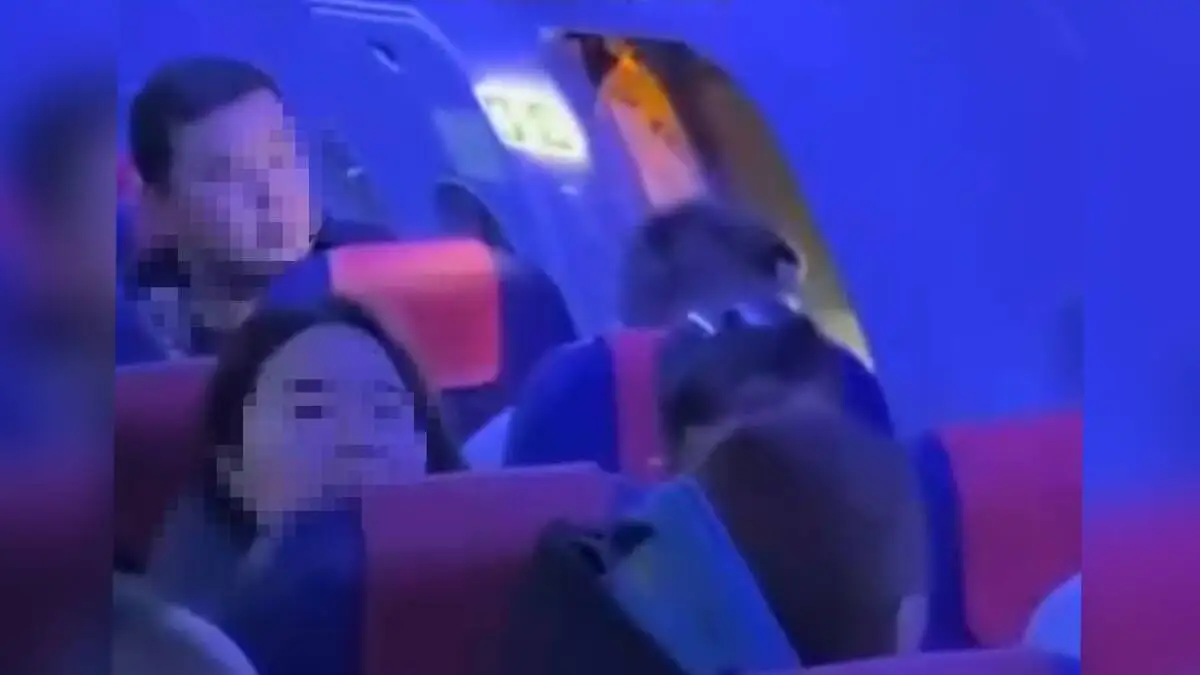 Мужчину, открывшего дверь в самолете, могут отправить под арест