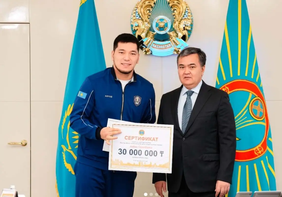 Санжар Ташкенбай и Айбек Оралбай получили 110 тыс долларов от акимата