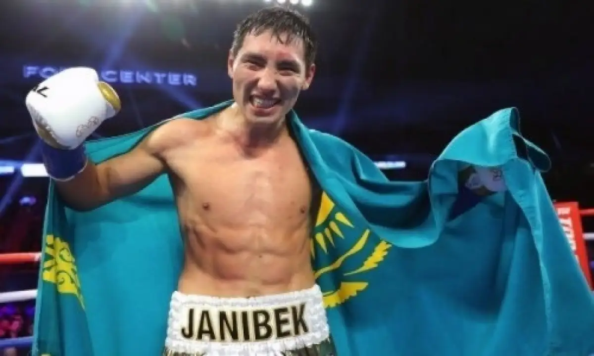 Алимханулы выиграл нокаутом бой за титул чемпиона мира