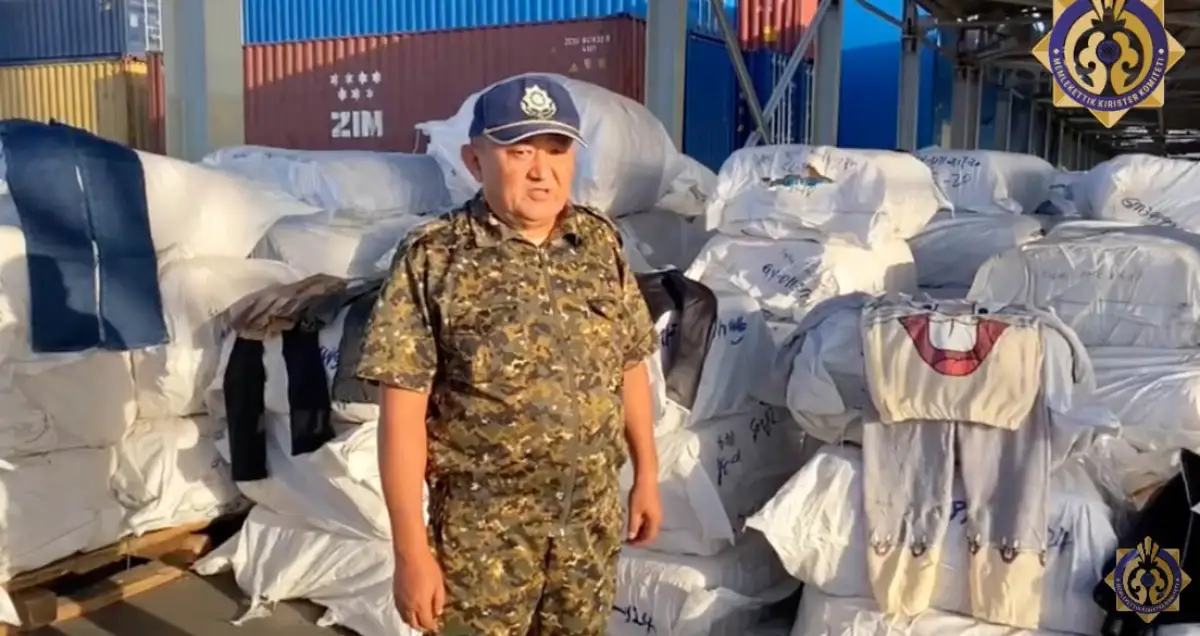 Контрабандную одежду на 1 млрд тенге задержали на границе с Китаем