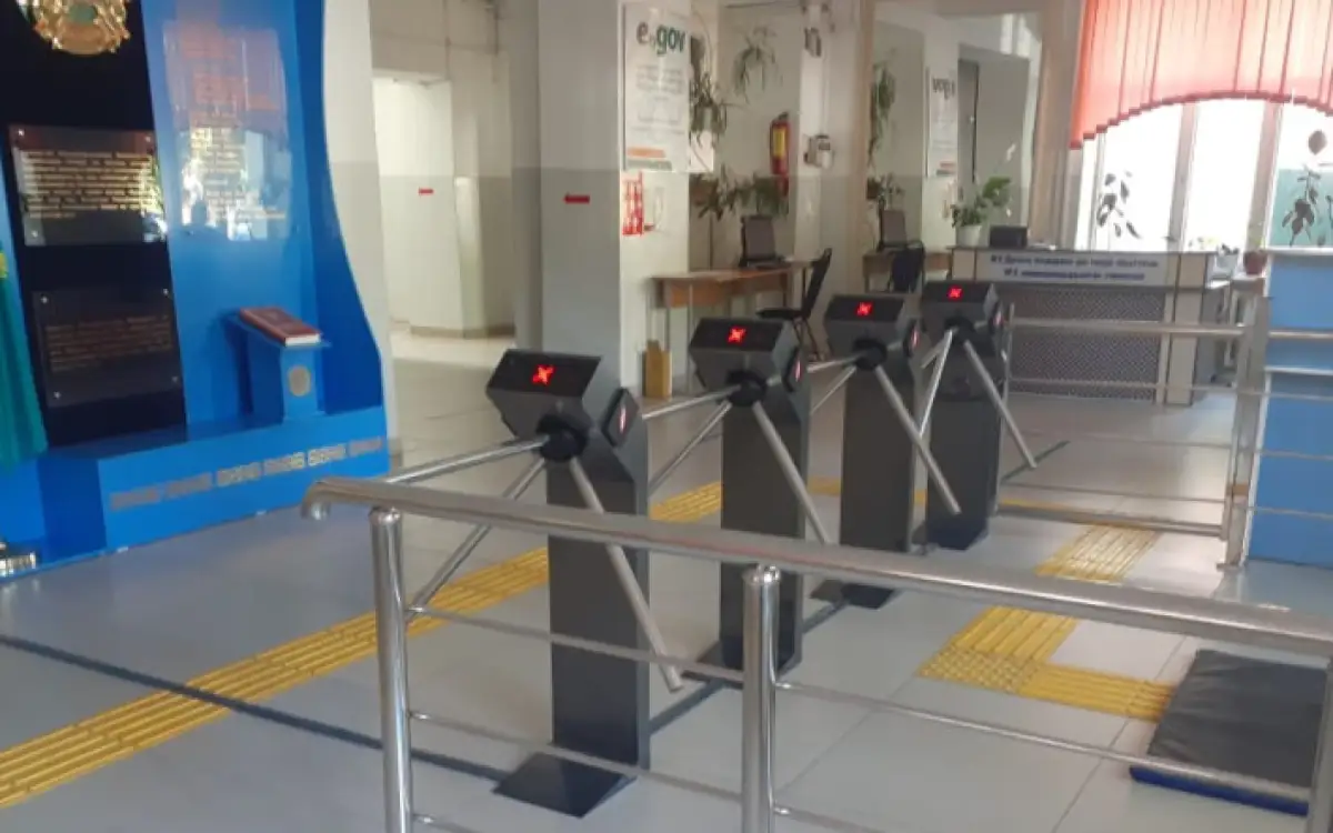 После ЧП в Казани полиция Казахстана проверяет школы на антитеррористическую защищенность