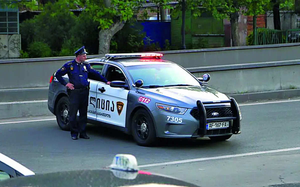 Гражданку Казахстана нашли мертвой под окнами дома в Тбилиси