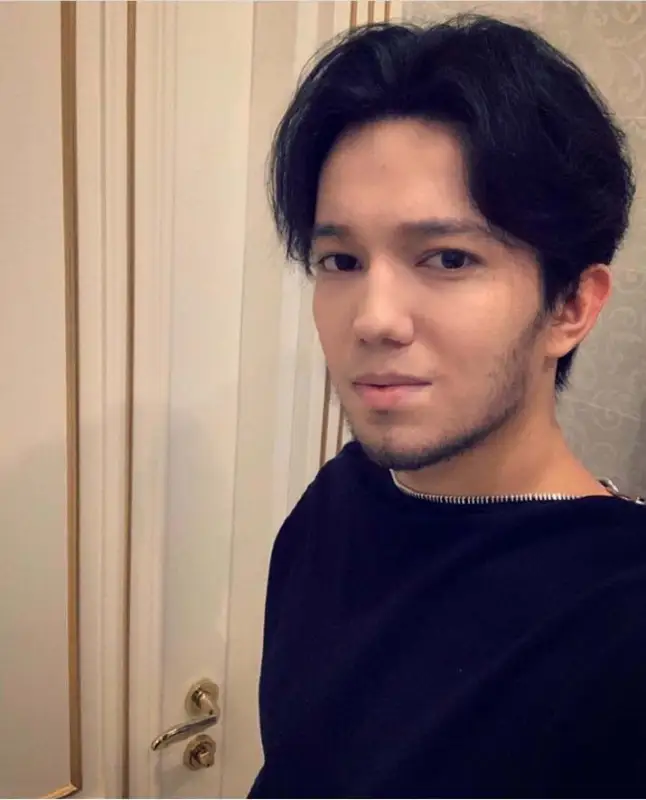 Обожаемый небритыш: Димаш показался публике в новом имидже 