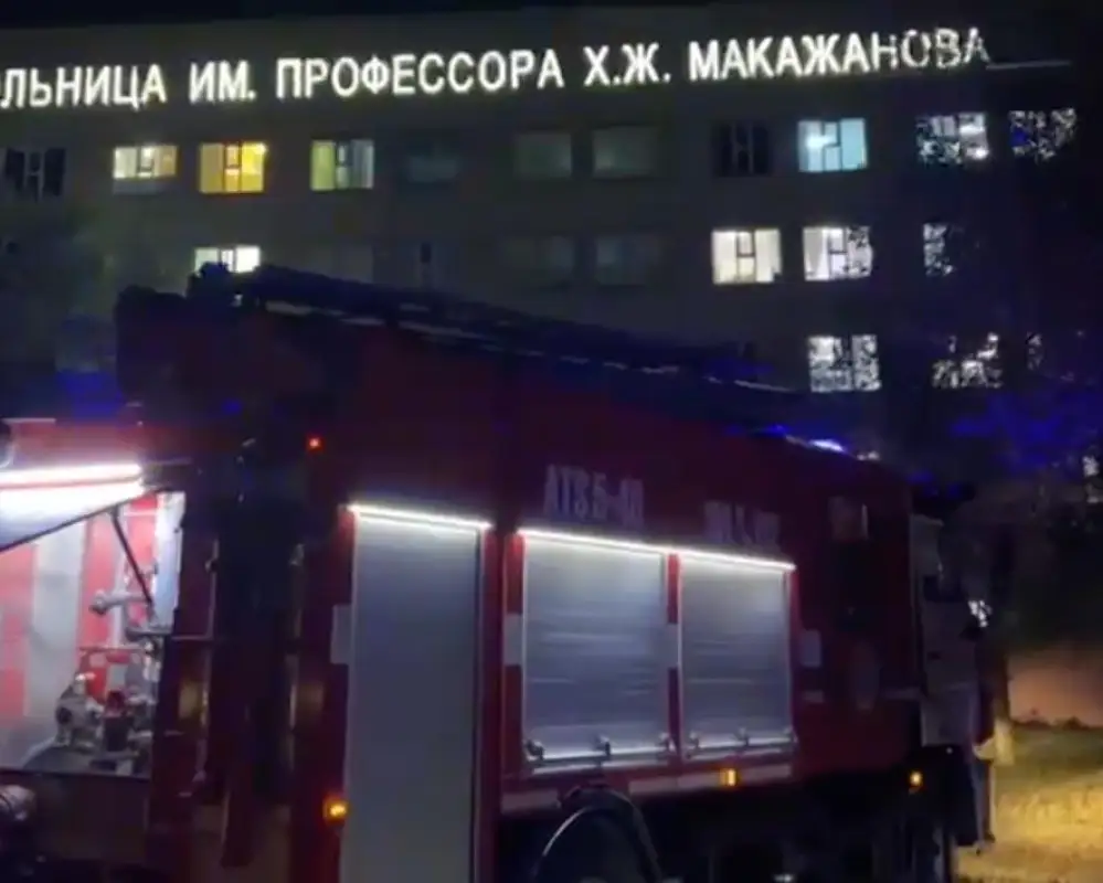 В Караганде потушили пожар на территории больницы