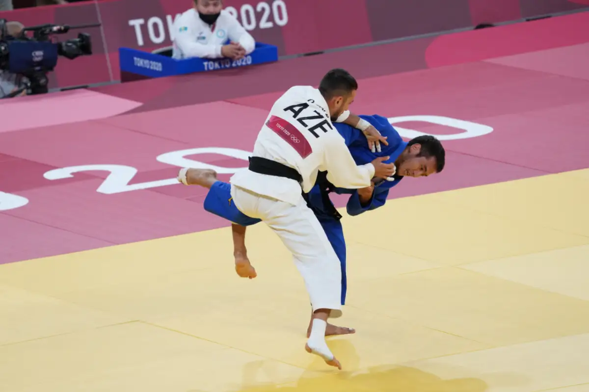 Дзюдоист Cерикжанов начал с победы поединки в Токио