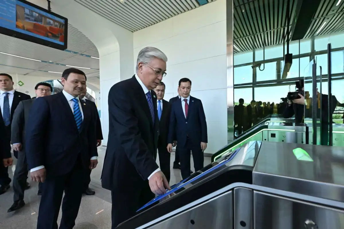 Президент Казахстана стал пассажиром LRT в Астане