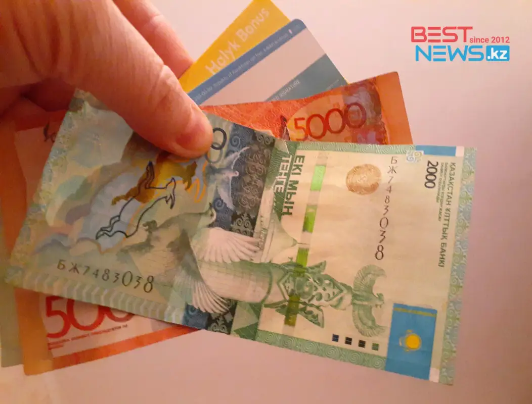 В Минфине уточнили про налогообложение мобильных переводов казахстанцев