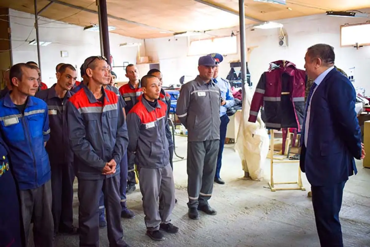 Глава МВД посетил колонию и проверил бытовые условия заключенных