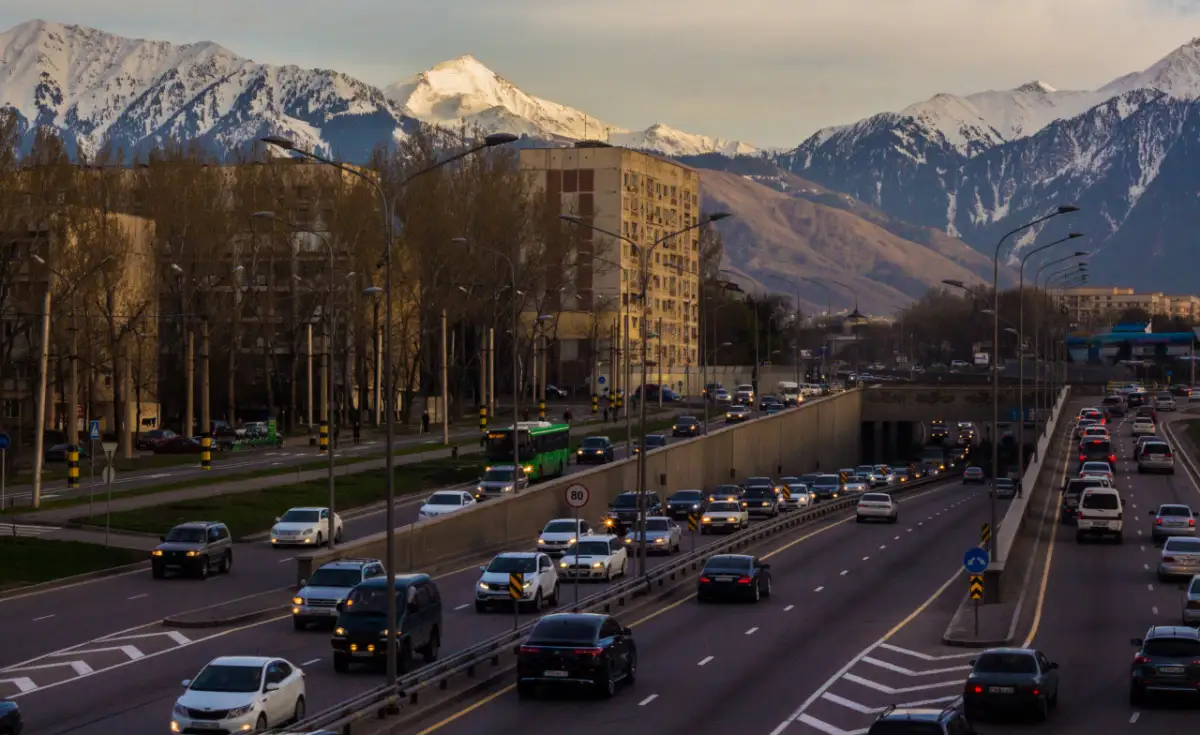 Аким Алматы поднял вопрос о наказаниях за неэкологичный транспорт